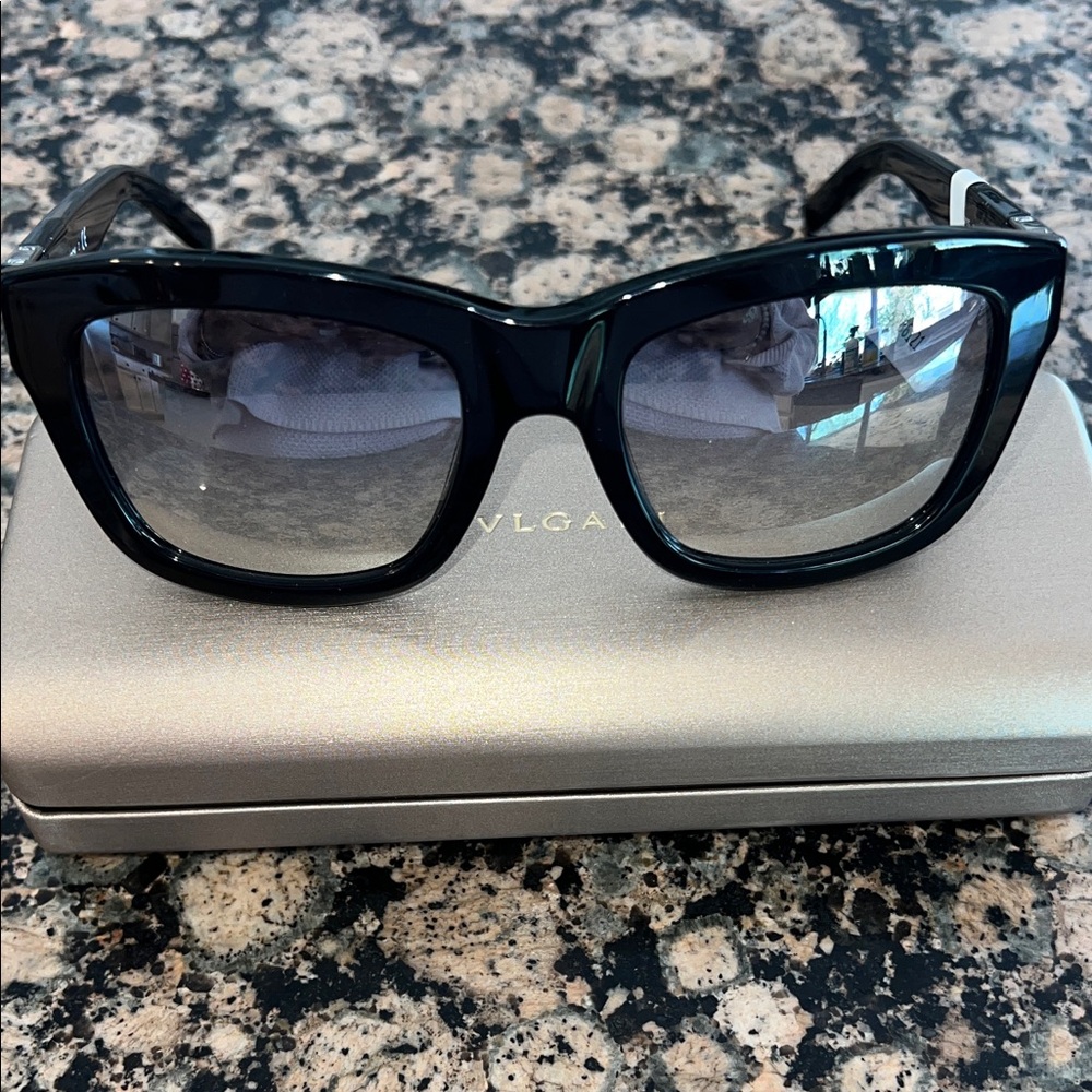 TORY BURCH BLACK MIRRORED SUNGLASSES NEW! 🕶️☀️💗